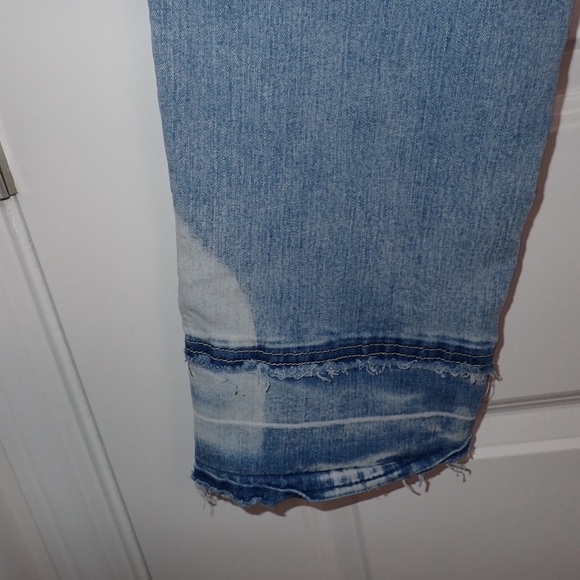 Bandolino Millie Ankle Women's Raw Hem Distressed Light Wash Jeans size 16 - Picture 7 of 9